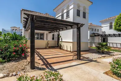 Image de Contemporary, cosy villa with Sun-Soaked Terraces & Private Pool on Golf Resort