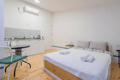 Image de \n\"Stay in the heart of Tbilisi! Private rooms with kitchen & top location. \"
