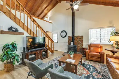 Image de Grill & Games: Family-Friendly Flagstaff Getaway!