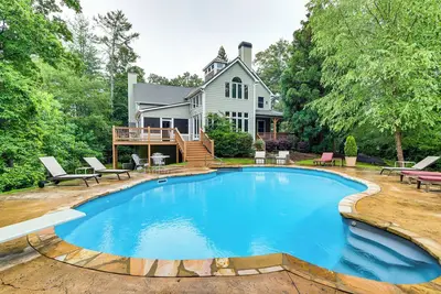 Image de Game Room & Pool: Group Getaway in Dahlonega!