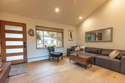 Image de Bungalow w/ Hot Tub, Bikes, Paddle Boards