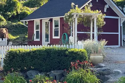 Image de Harborview Haven on Vashon Island located in historic Burton neighborhood