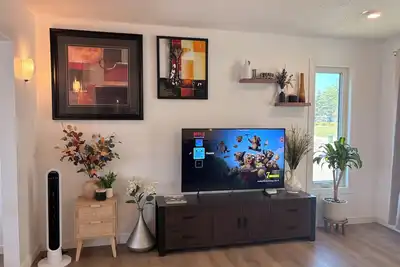 Image de Newly Renovated- Spacious 4 Br