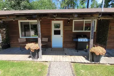 Image de Red Pine Cabin at Pine Ridge Park