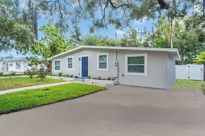 Image de Charming 3/2 Pet Friendly Home steps away from Crystal Beach
