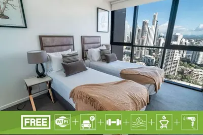 Image de 3 Bedroom Apt with High Level Ocean Views
