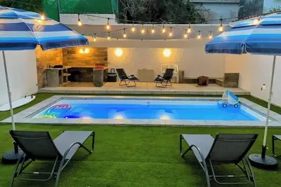 Image de Beautiful house with private pool, up to 20 people, very close to the beach!