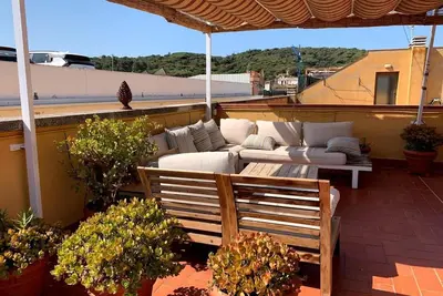 Image de Appartement confortable avec terrasse à 6 minutes de la plage