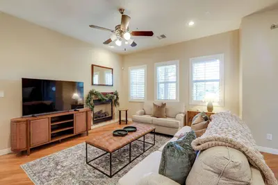 Image de Tasteful Flagstaff Townhome w/ 2 Furnished Decks