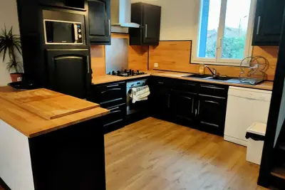 Image de Séjour Familial et Professionnel! Maison spacieuse de 135m2. (Jardin et Parking)