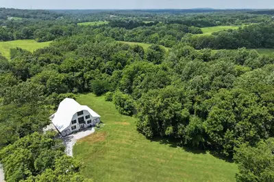 Image de Historic luxury refurbished barn - Hiking trails & Shawnee Hills Wine Trail