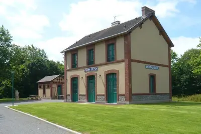Image de Ancienne gare réhabilitée, idéale pour randonnées, animaux admis, proche Voie Verte