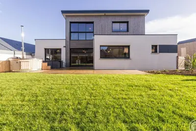 Maison contemporaine proche plage avec jardin et bain nordique