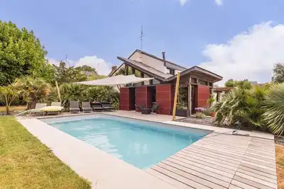 Image de Maison spacieuse avec piscine chauffée, animaux admis