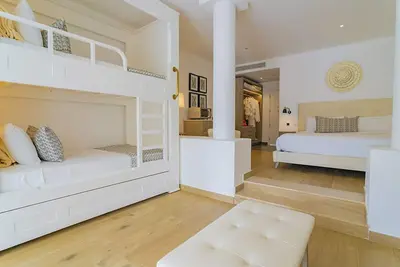 Image de Family Room Perfect for Play - Water Park & Thrill Adventures Nearby! Pool!