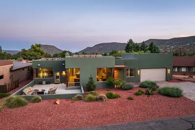 Image de Exquisite Home in Mountains Infrared Sauna Fire Tables. Mystic Thyme - S012