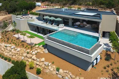 Image de Villa Pinnata - 5 chambres, piscine, vue mer panoramique, salle de jeux, cinéma