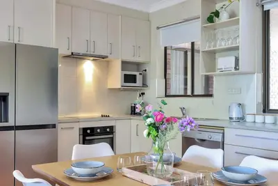 Image de Two bedroom apartment overlooking the beautiful Nightcliff foreshore.