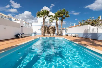 Image de Villa de 3 chambres dans un condominium avec piscine par AlgarveManta (19v3)