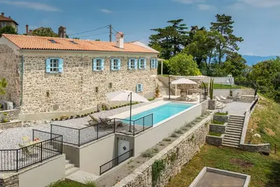 Image de Villa Castello di Papa – Luxe, tradition et vues a couper le souffle réunis – piscine privée, sauna, terrain de pétanque