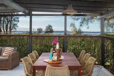Image de The Lake Haus Spacious Waterfront Escape with Pool