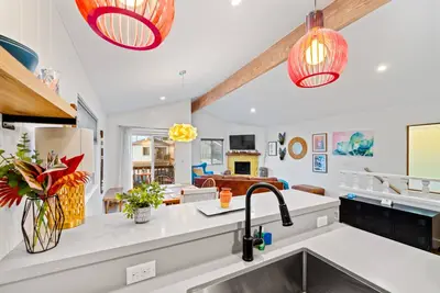 Image de 25% Off September! Steps To Sand, Prime Location