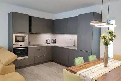 Image de Royal Relax Keszthely *****- Quiet new-build apartment with air conditioning, lake view & jetty