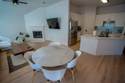 Image de Cozy and Spacious 4-bedroom house in a small vibrant town.