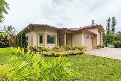 Image de ‼️3br Getaway Near Everything •Fenced Yard • Bbq