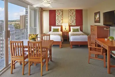 Image de Sunset Views and Modern Comfort Just a Short Walk to Waikiki Beach