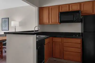 Image de 3 Convenient Units, Kitchen! Pets Allowed! Close to Westfield Galleria!