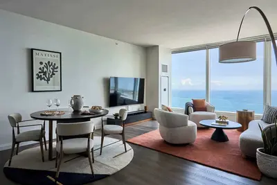 Image de 60th Flr Lake Views, A Stay Above It All, Sleeps 5