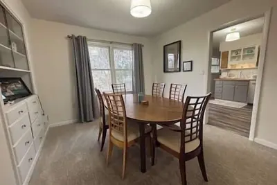 Image de Stadium Stroll Main Level | Walk to Iu · 2 Bedroom · 1 Bath · Sleeps 8