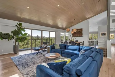 Image de Luxury Modern Home w/ Views - 3 Acres | 4000 Sq Ft