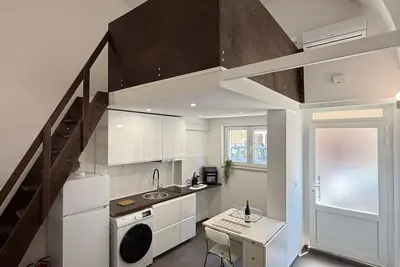 Image de Star-vaulted studio apartment 50 meters from historic center, ideal for couple