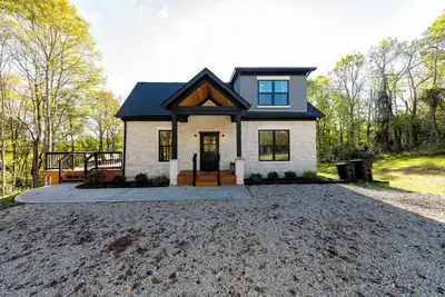 Image de Relaxing luxury lodge, 4-bedroom retreat with WiFi, Ac in Logan