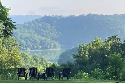 Image de Upscale Chl cabin with incredible year-round lake views - New Owners & Upgrades