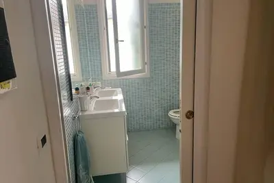 Image de Wonderful large house for large groups 15' from the sea. Pets allowed.