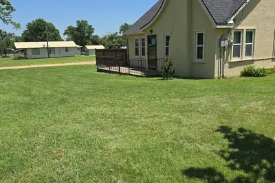 Image de Welcoming 2-bedroom house with Hvac in Clarendon with large lot and court yard