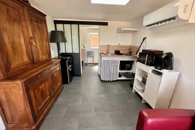 Image de Chambre / studio chez l’habitant Piscine Chauffée 4x8 Jacuzzi 5 places