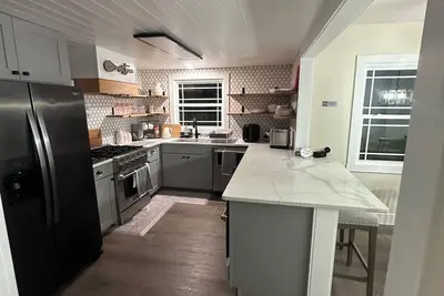 Image de Charming 6 bedroom house with 2 car garage, WiFi and Ac in Morrow