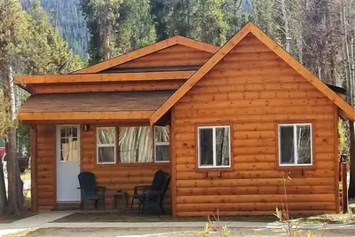 Image de Cozy mountain cabin located in the heart of Grand Lake. Â