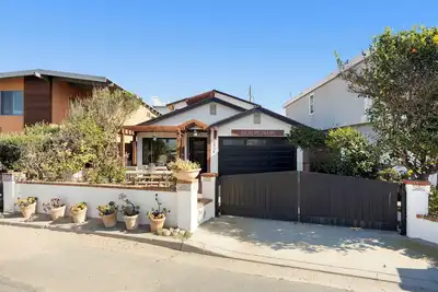 Image de Steps from the Sand – 4br/3ba Silverstrand Beach House with Ocean Views, Patios