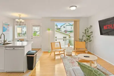 Image de Cozy 3 Bedroom House » Garage » Full Kitchen » Office Area