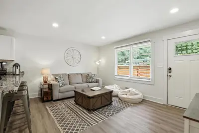 Athenian Haus with Grill