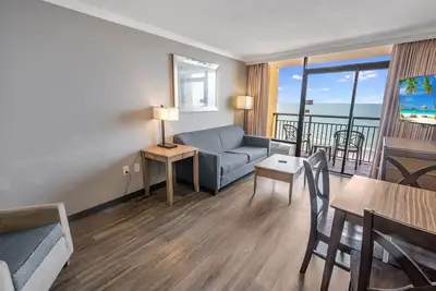 Image de 1 Br Direct Oceanfront | Pools | Caravelle Resort!