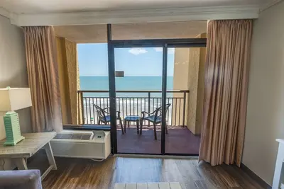 Image de New Direct Oceanfront, Pools Caravelle, High Floor!