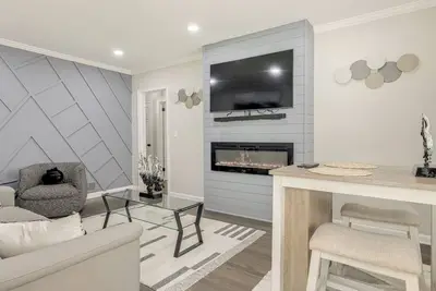 Image de Updated Piedmont Heights Apt - 5 Mi to Dtwn Atl!