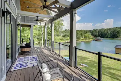 Image de Dock + Views: Spacious Lake Sinclair Retreat
