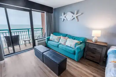 Image de New Direct Oceanfront at Sandcastle South | Pools!